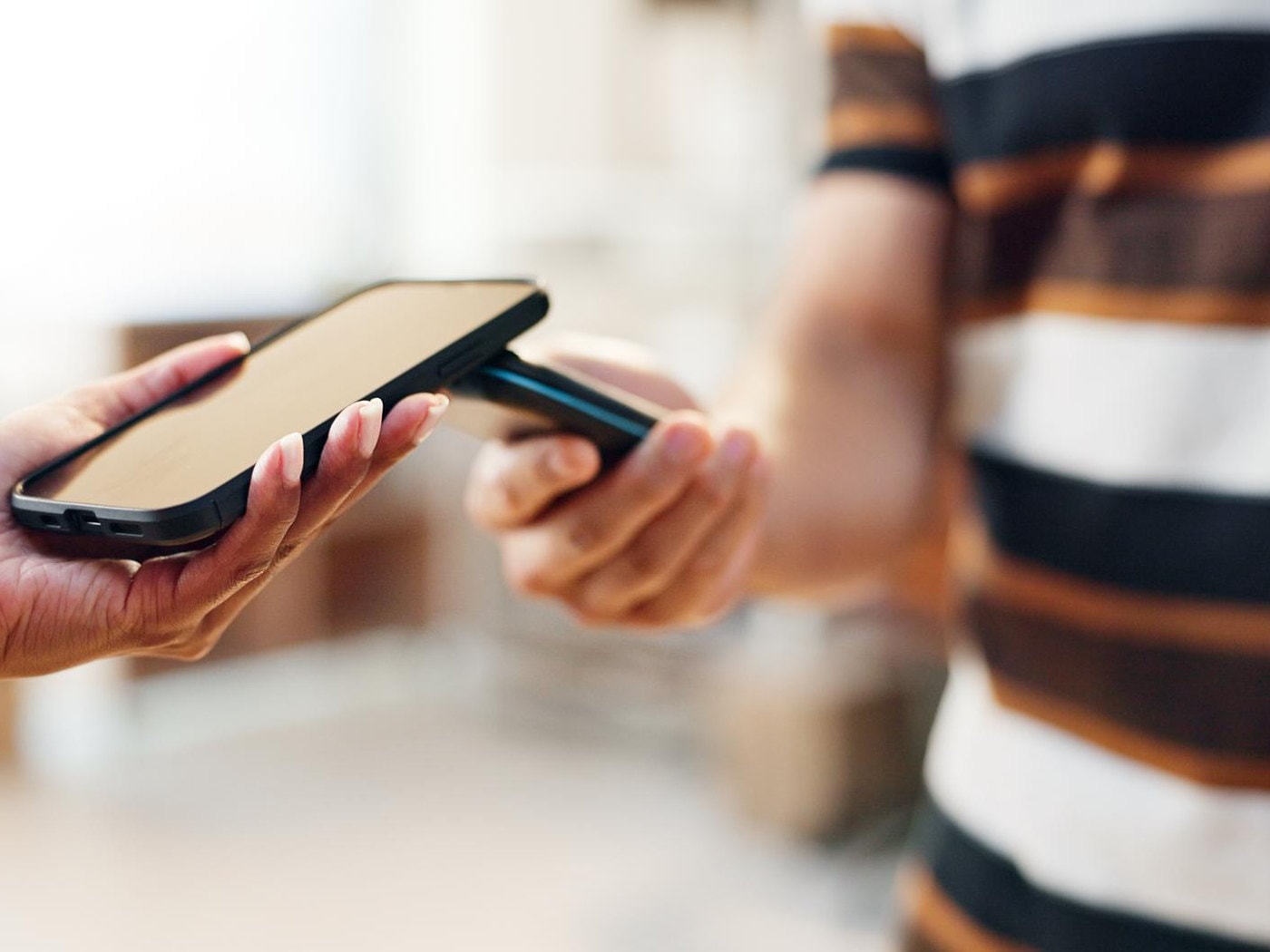 Kontaktlos mit dem Telefon bezahlen